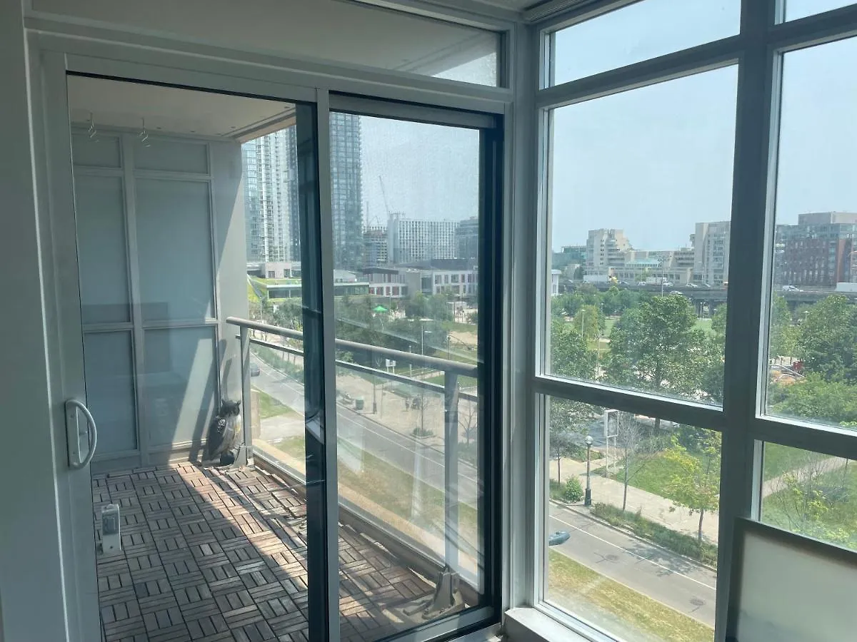 Three Br Condo Step To Cn Tower Rogers Center With Free Parking Toronto
