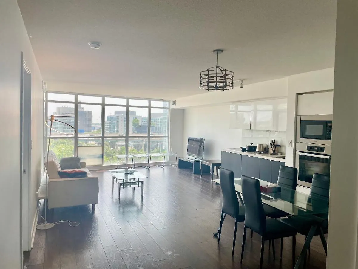 Three Br Condo Step To Cn Tower Rogers Center With Free Parking Toronto Hotel