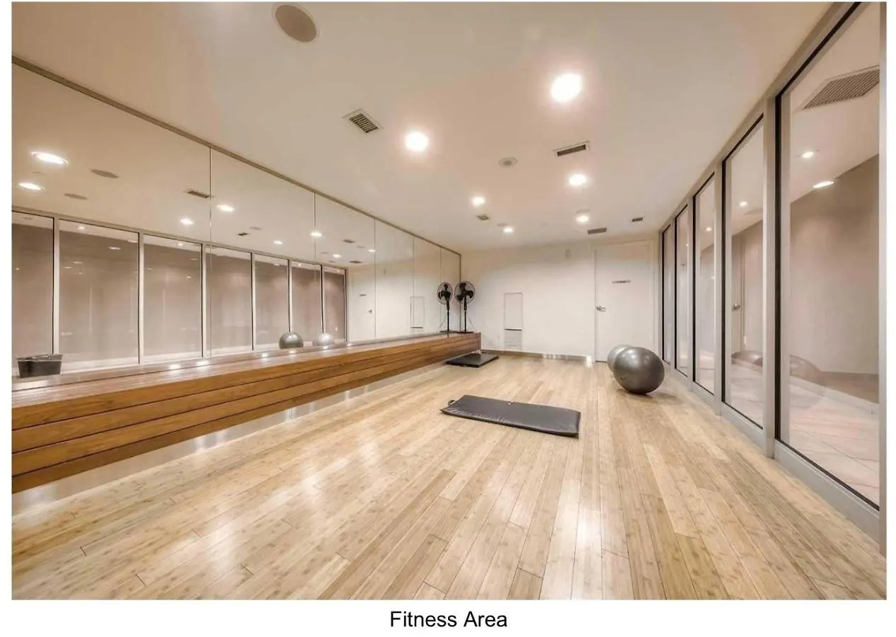 Hotel Three Br Condo Step To Cn Tower Rogers Center With Free Parking Toronto