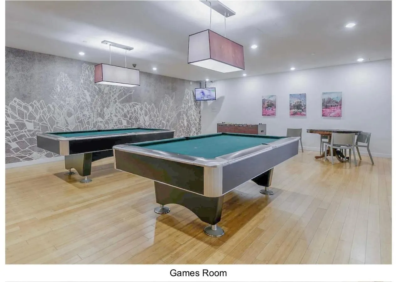 Three Br Condo Step To Cn Tower Rogers Center With Free Parking Toronto 5*,