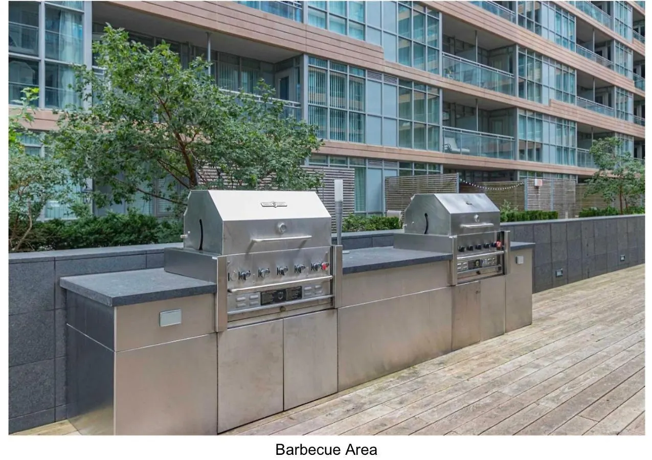 Three Br Condo Step To Cn Tower Rogers Center With Free Parking Toronto Hotel